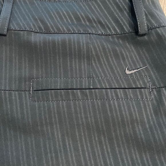 Nike Golf 10”‎ Bermuda Black Pinstripe Stretch Shorts Size 4 - Picture 6 of 12
